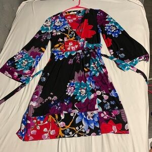 Calvin Klein colorful flower patterned dress. V-neck. Wide sleeves.